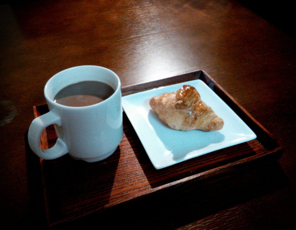 ココア入り珈琲とクロワッサン